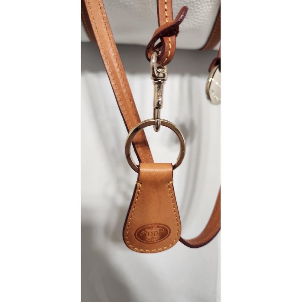 Dooney & Bourke White Pebbled Leather Barrel Bag Tan Trim Duck Charm - Picture 9 of 12